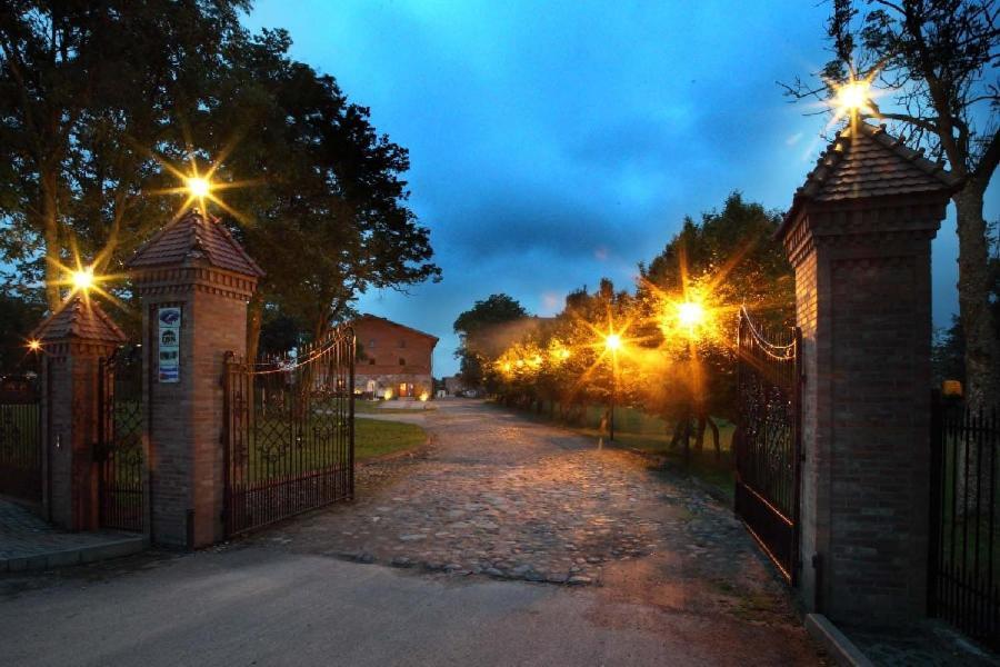 Palac Spichrz Borcz Екстериор снимка